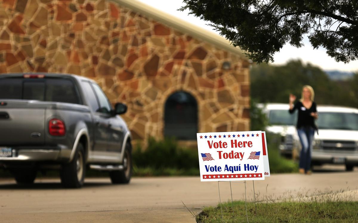 Texans Not Required to Wear Face Masks at Polling Station, Appeals Court Rules