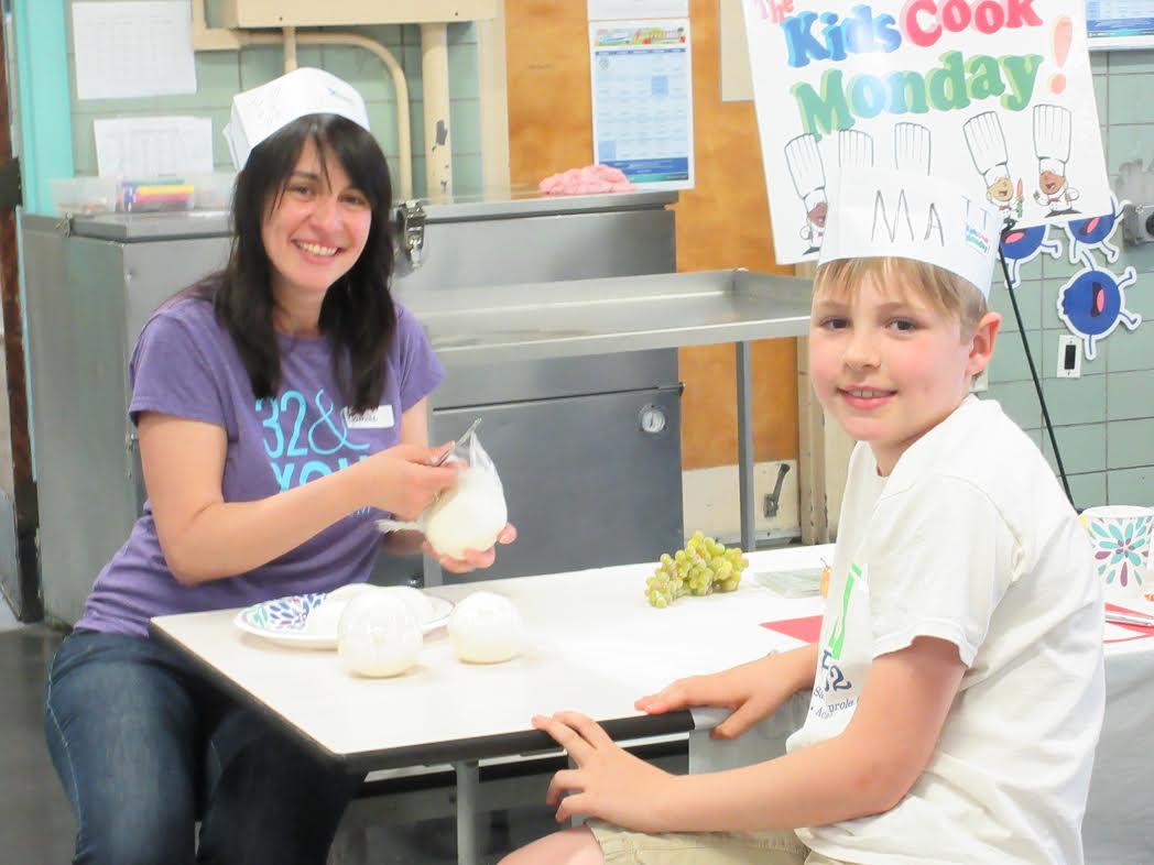 How Monday Family Dinners Can Lead to Family Togetherness & Healthier Life Choices