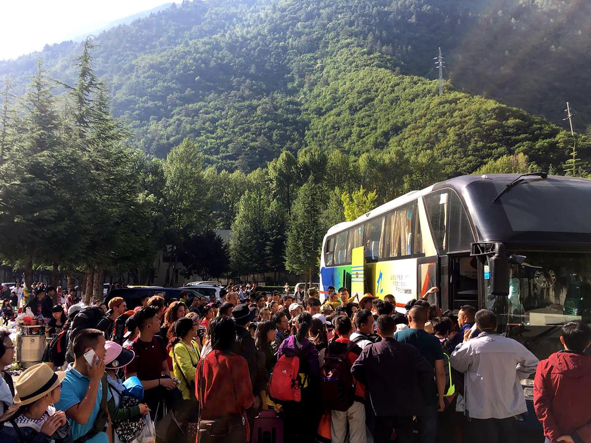 2 Quakes Rock China, Killing at Least 2 Tourists, 45,000 Tourists Evacuated