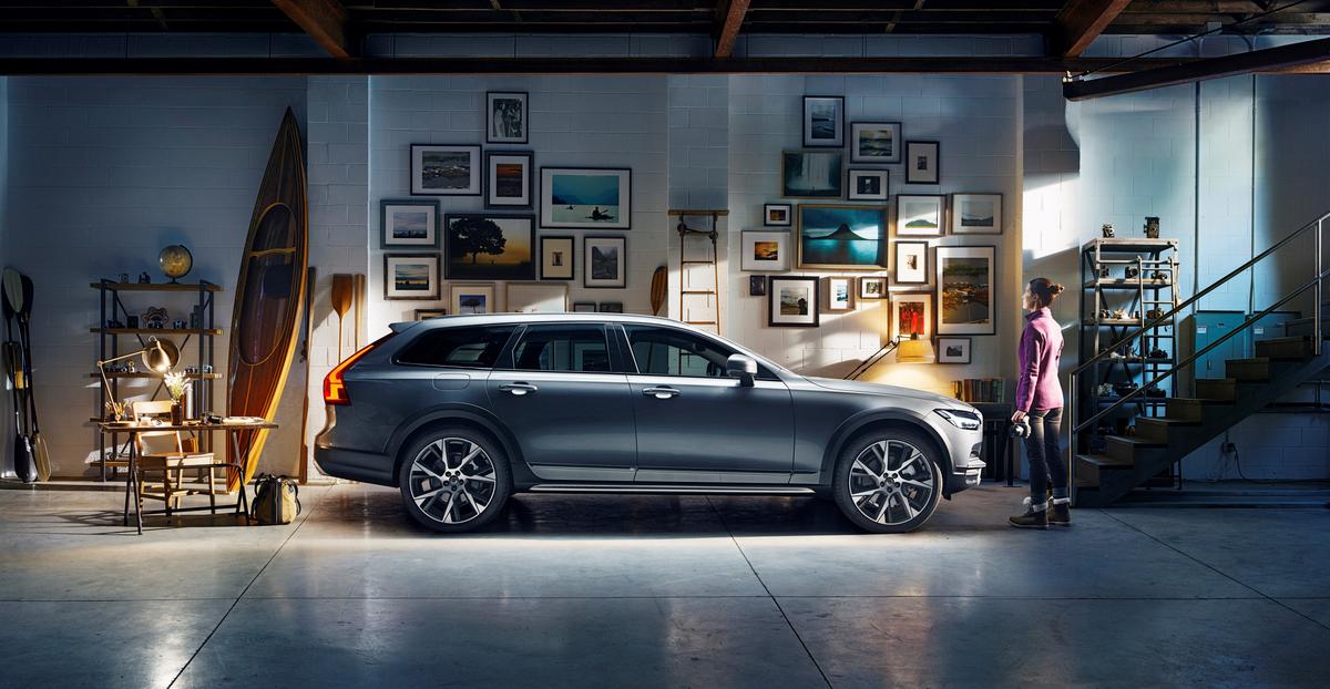 Volvo V90 Cross Country and Volvo V90: A Wagon For the Ages in Either Configuration