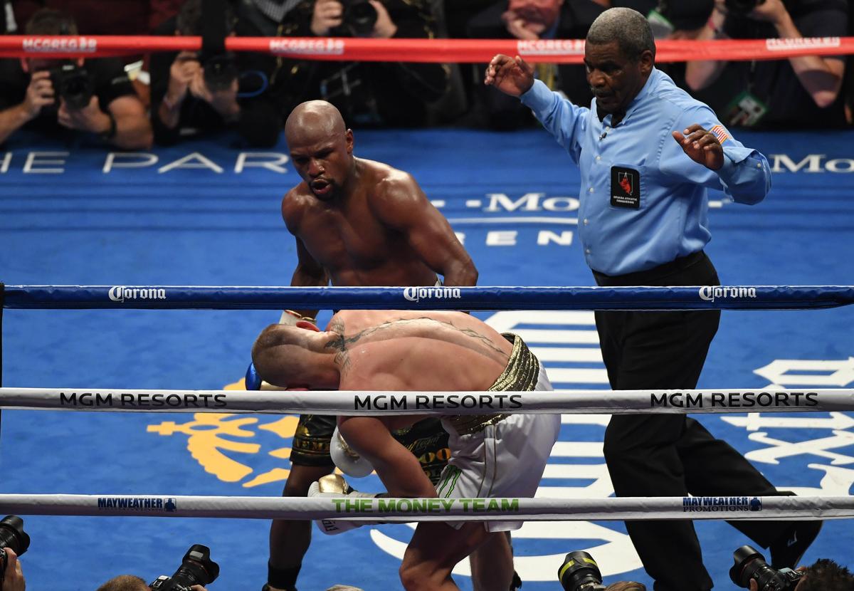 Mayweather Reveals What He Told McGregor During Fight