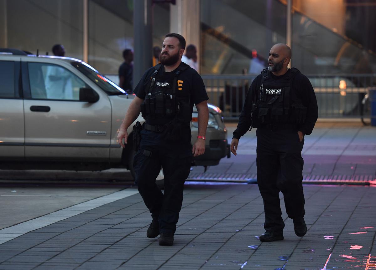 Houston Police Arrest 14 Armed Looters, Vow to Crack Down on Crime Amid Harvey Aftermath