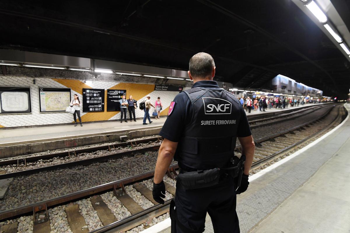 Knifeman Attacks Soldier in Paris Subway, Terrorism Probe Opened