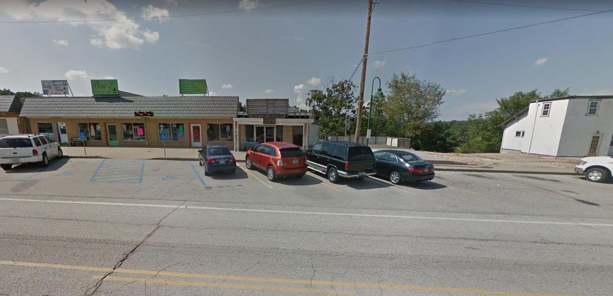 Missouri Bar Under Fire for Using Lynch, Kaepernick Jerseys as Doormats