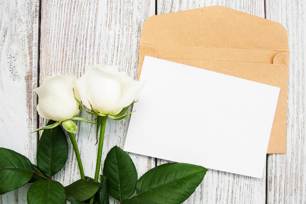 She Lost Her Father 5 Years Ago, But She’s Been Still Receiving Flowers From Him Every Year