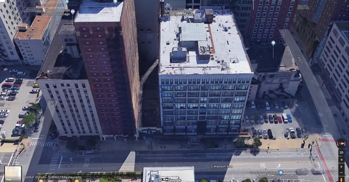 Water Leak Leads to Incredible Icicle Formation on Chicago High-Rise