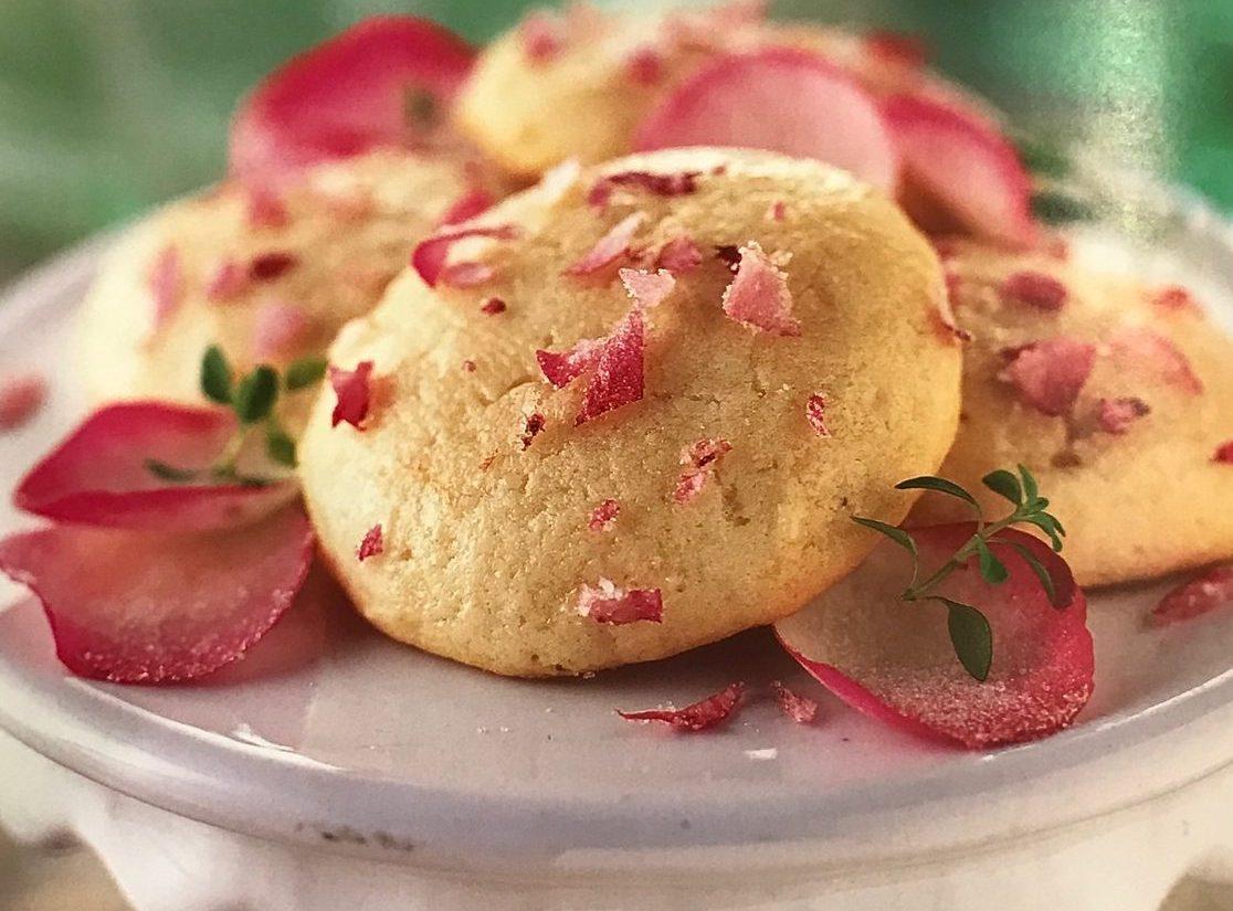 Shakespeare’s Kitchen: 1610 Rose Cakes