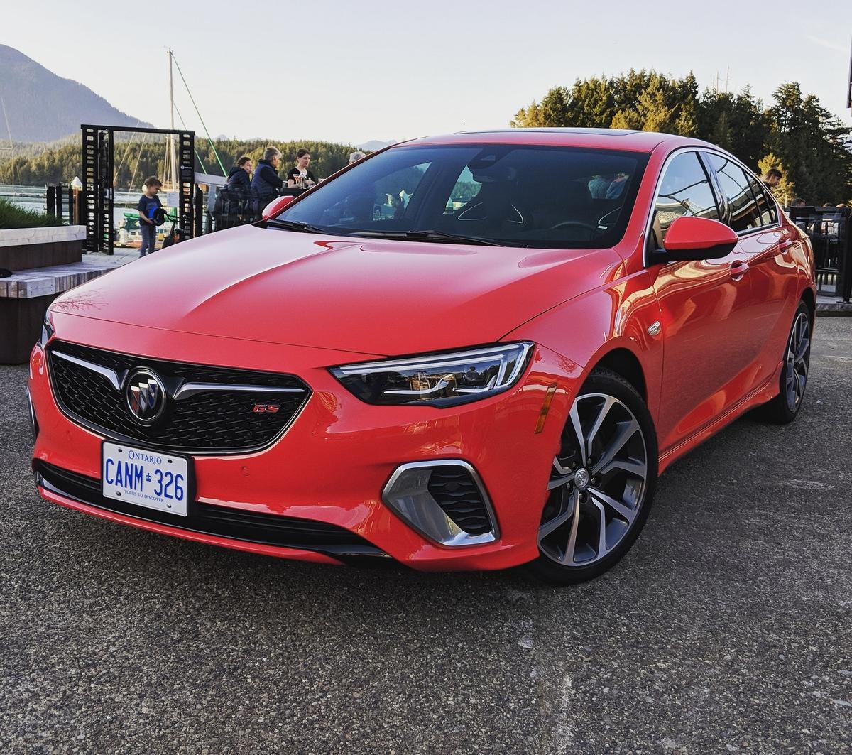 2018 Buick Regal Sportback and Regal GS