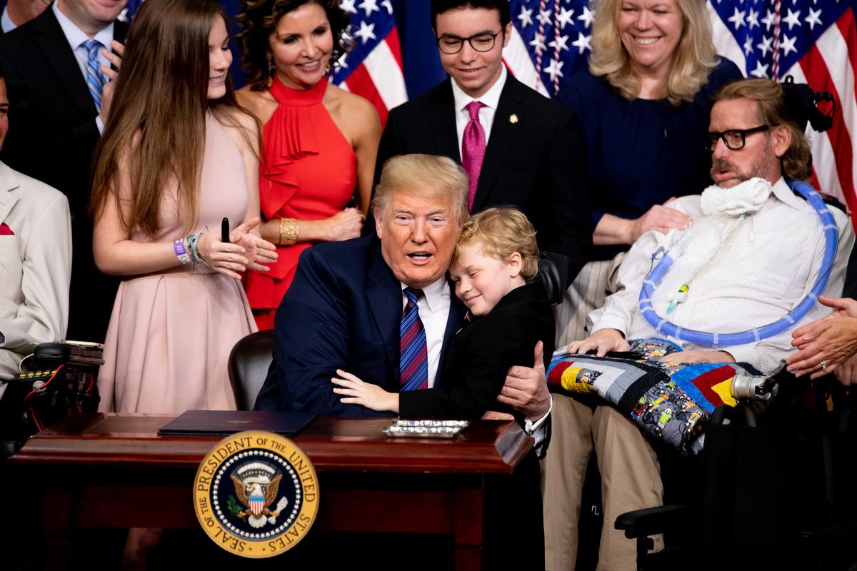 Trump Signs Bill to Allow Patients to Try Experimental Treatments