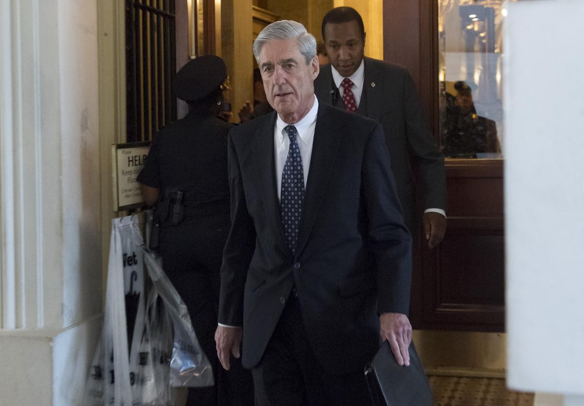 Mueller Offers Limited Immunity to 5 in Manafort Case