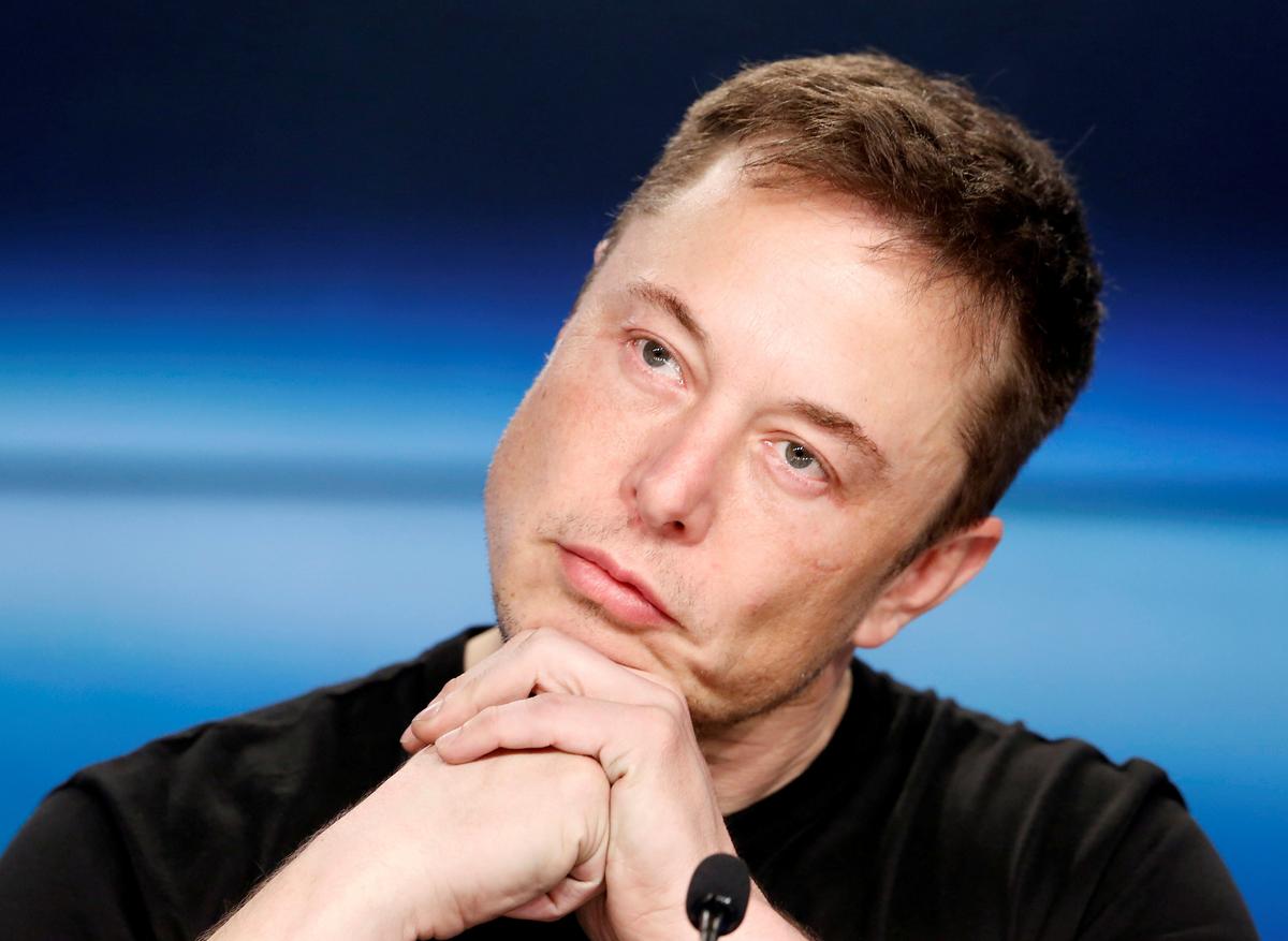 Elon Musk Considers a Private Tesla in Tweet, Shares Jump