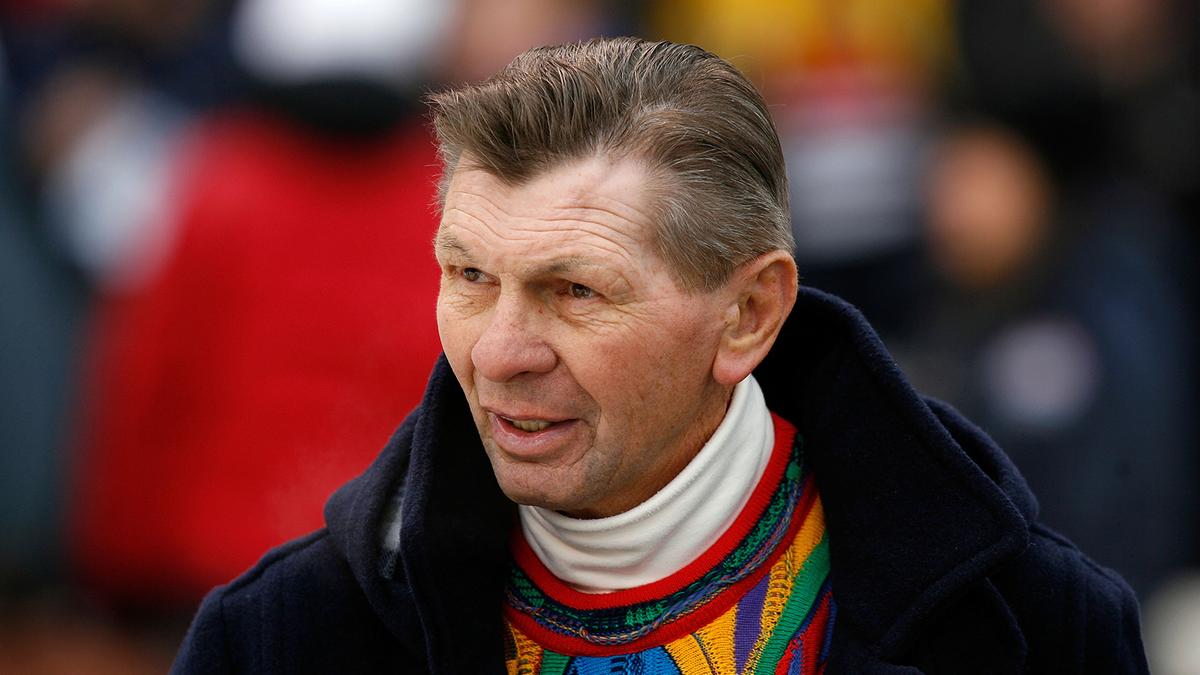 Hockey Legend Stan Mikita Dies at Age 78