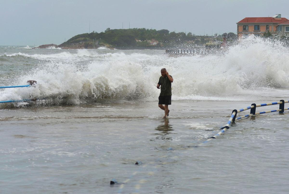 Flooding From Typhoon Rumbia in Chinese City Aggravated by Official Missteps