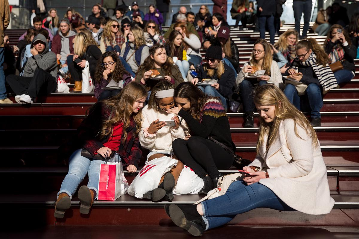 Texting Surpasses In-Person Communication as Favorite Among Teenagers