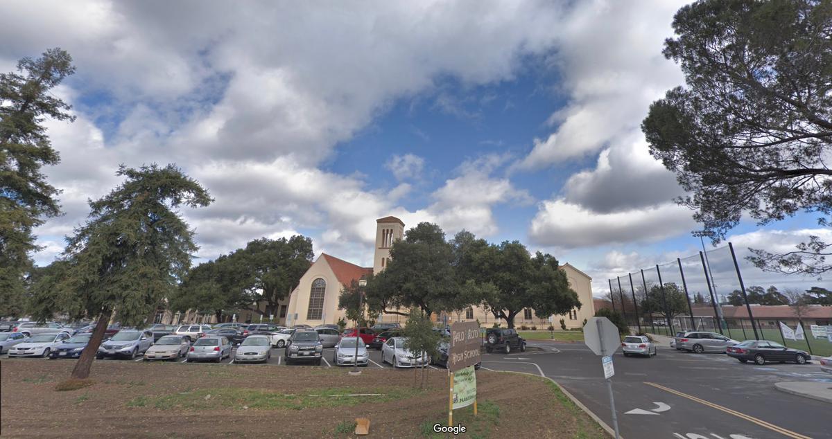 Man Walking Near Palo Alto High School Robbed at Gunpoint