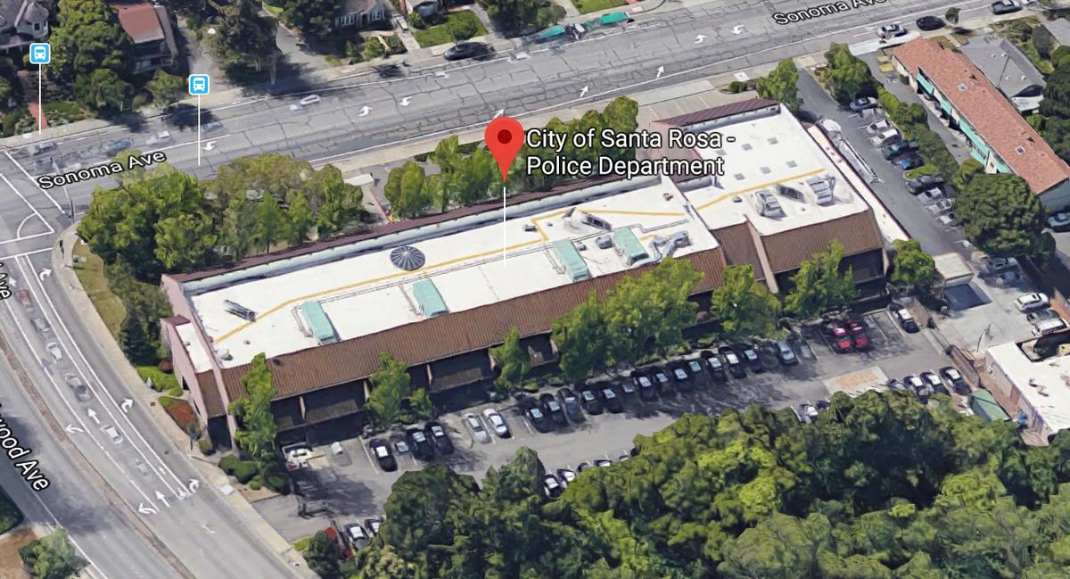 4 Women Wearing Hooded Sweatshirts Steal Clothes From Lululemon Store