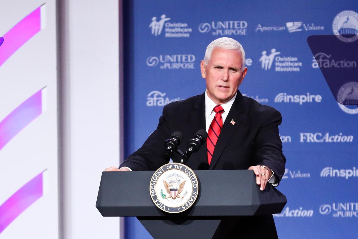 Pence Says Obama Administration ‘Stifled’ US Economy