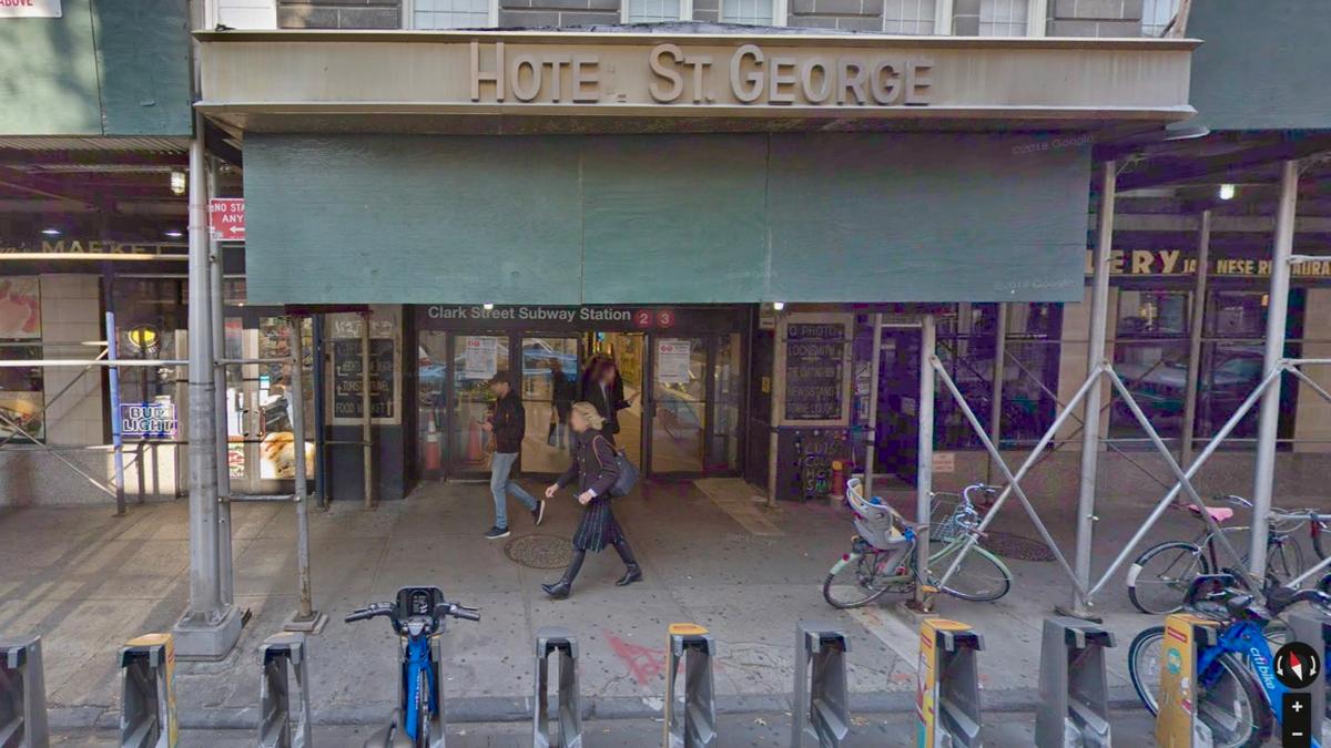 Customers Trapped in NYC Subway Elevator Panic As Firefighters Arrive