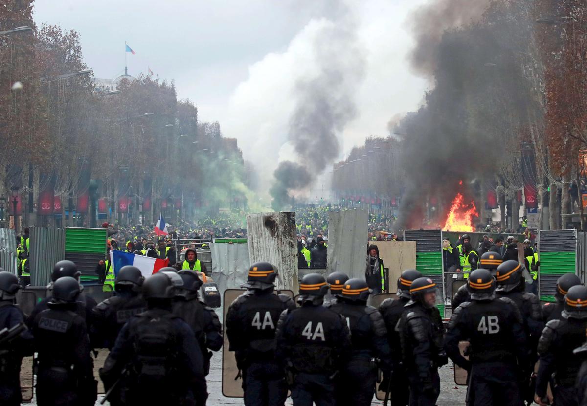 French Police Clash With Violent Protesters in Central Paris Over Fuel Costs