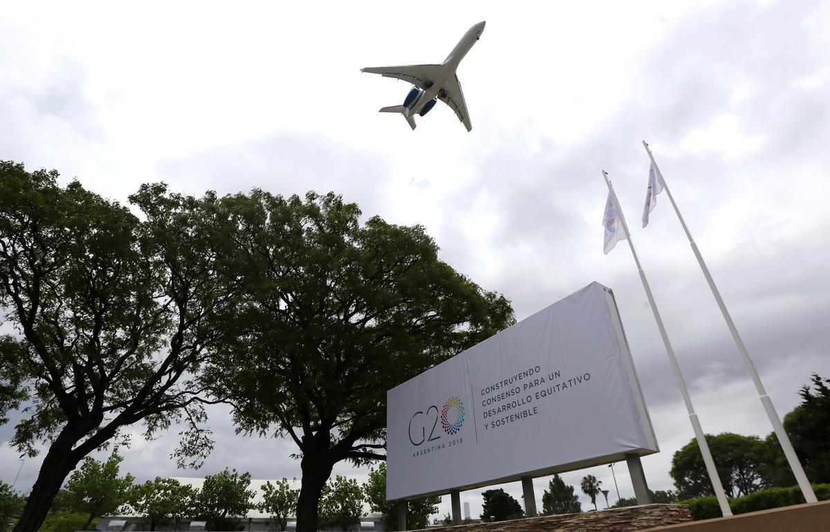 Asian Shares Soften as Investors Look to G20 Summit