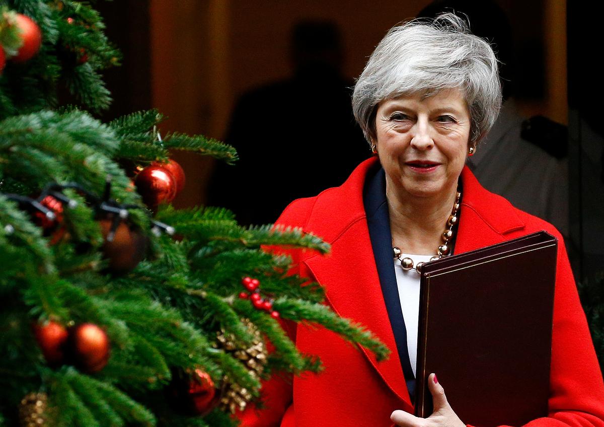 May Shortens UK Cabinet’s Christmas Break to Prepare for ‘No Deal’ Brexit