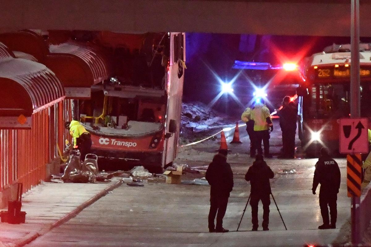 Several Deaths, Many Hurt in Ottawa Double-Decker Bus Crash