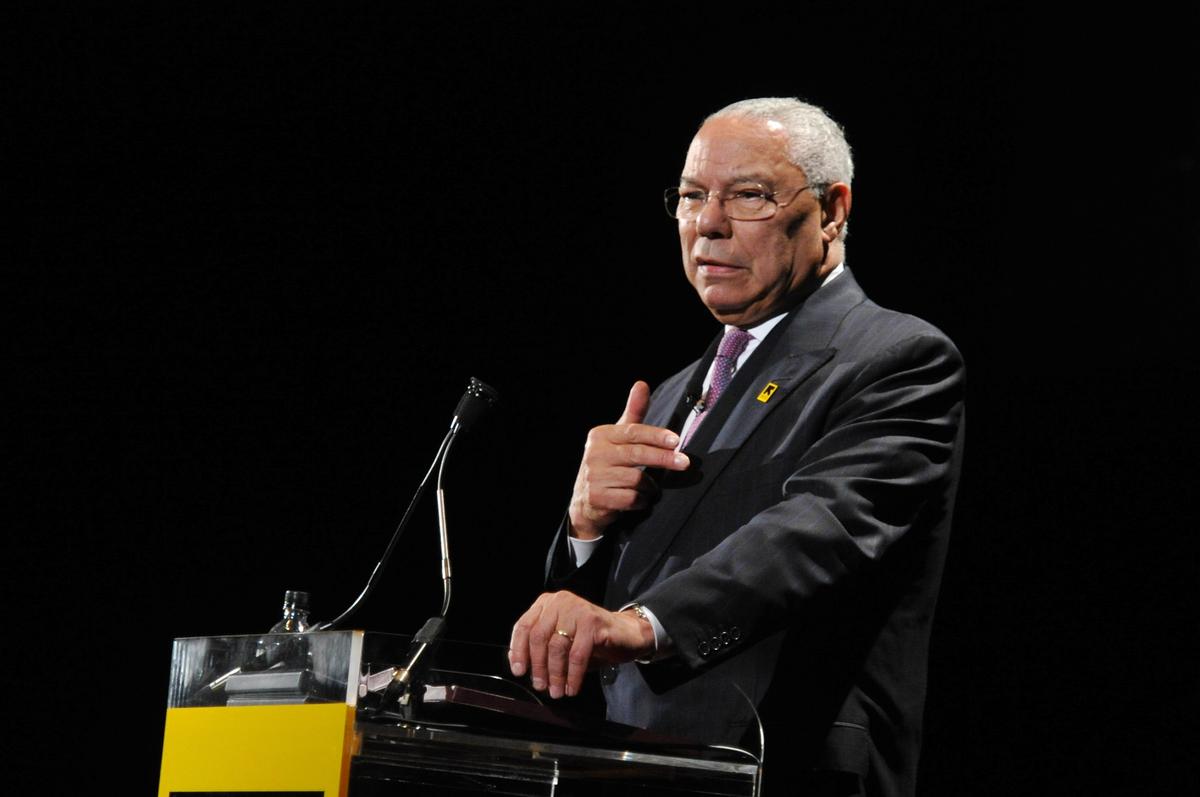 Man Who Lost Leg in Afghanistan Helps Colin Powell Change Flat Tire