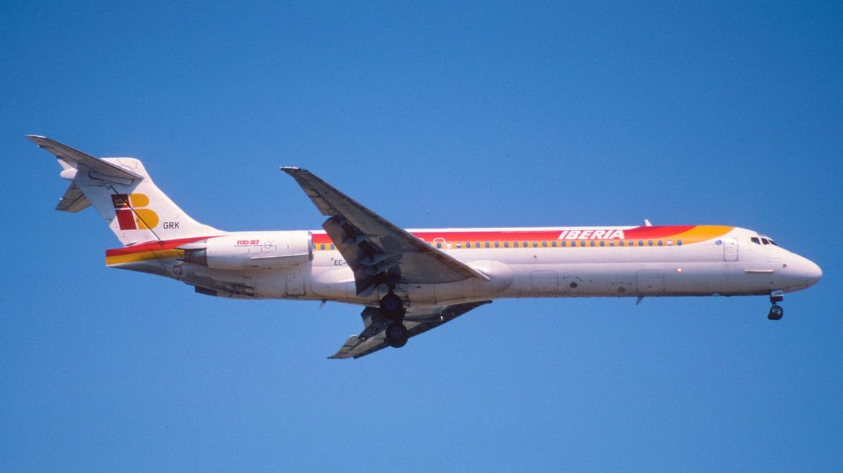 Officials Seek Owner of Plane Abandoned For Almost a Decade at Busy Airport