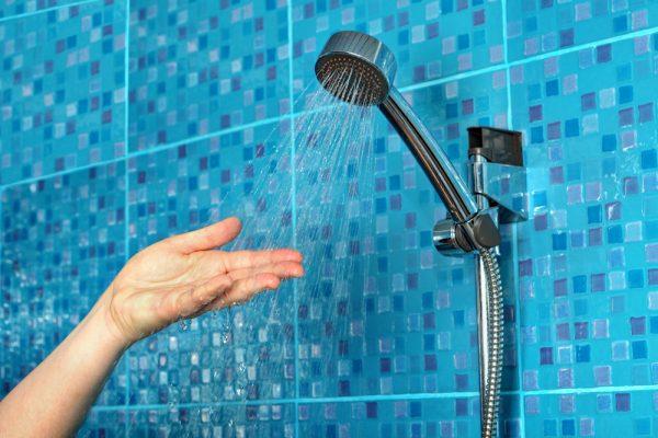 To safely reduce inflammation: it’s better to take a cold bath or shower (Grigvovan/Shutterstock)