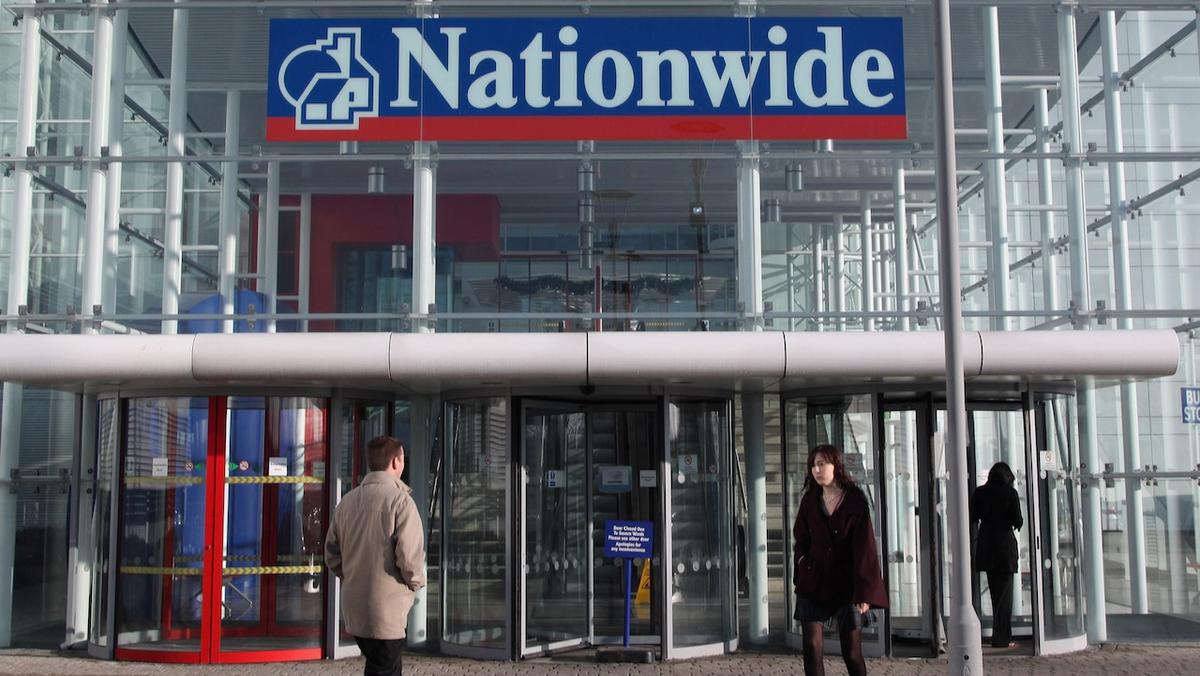 Teen Becomes Millionaire for a Few Hours Due to Bank Error