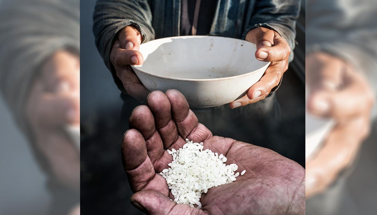 Beggar Confused When Emperor Asks for Some Rice, but Then Discovers a ‘Gift’ in His Bowl