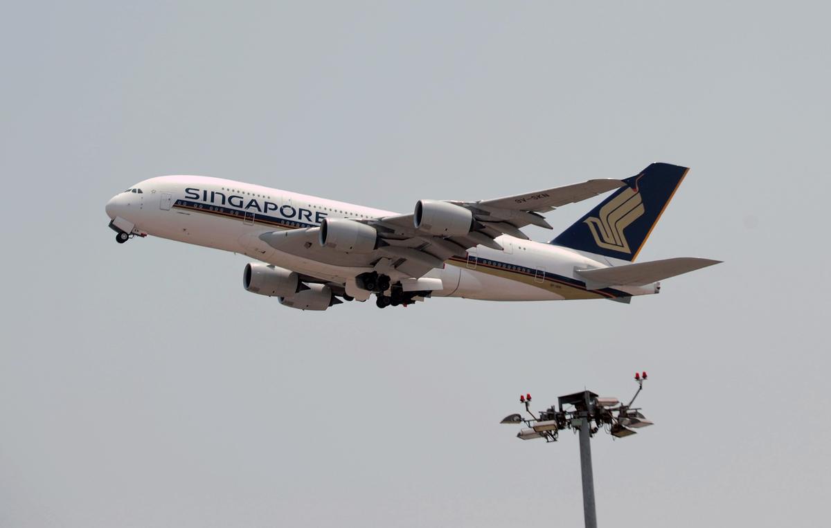 Singapore Airline Apologizes After Passenger Claims He Found a Human Tooth in His Meal