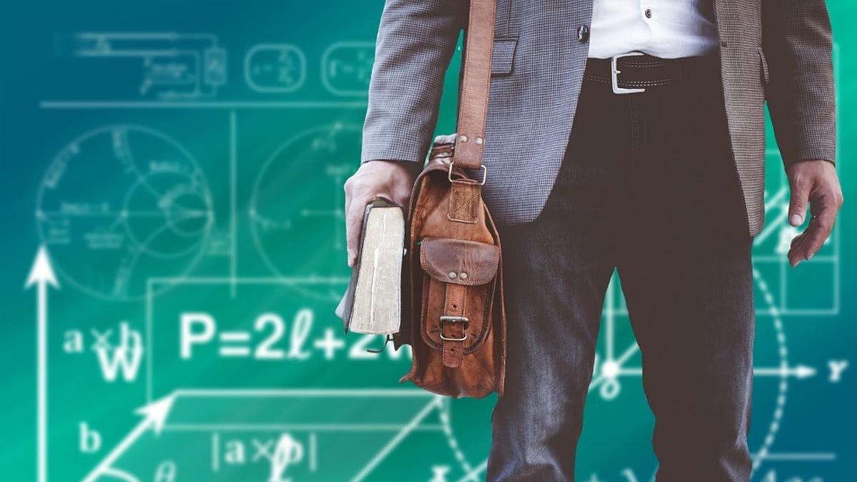 Student Couldn’t Find a Babysitter so His Professor Cares for Baby in Class