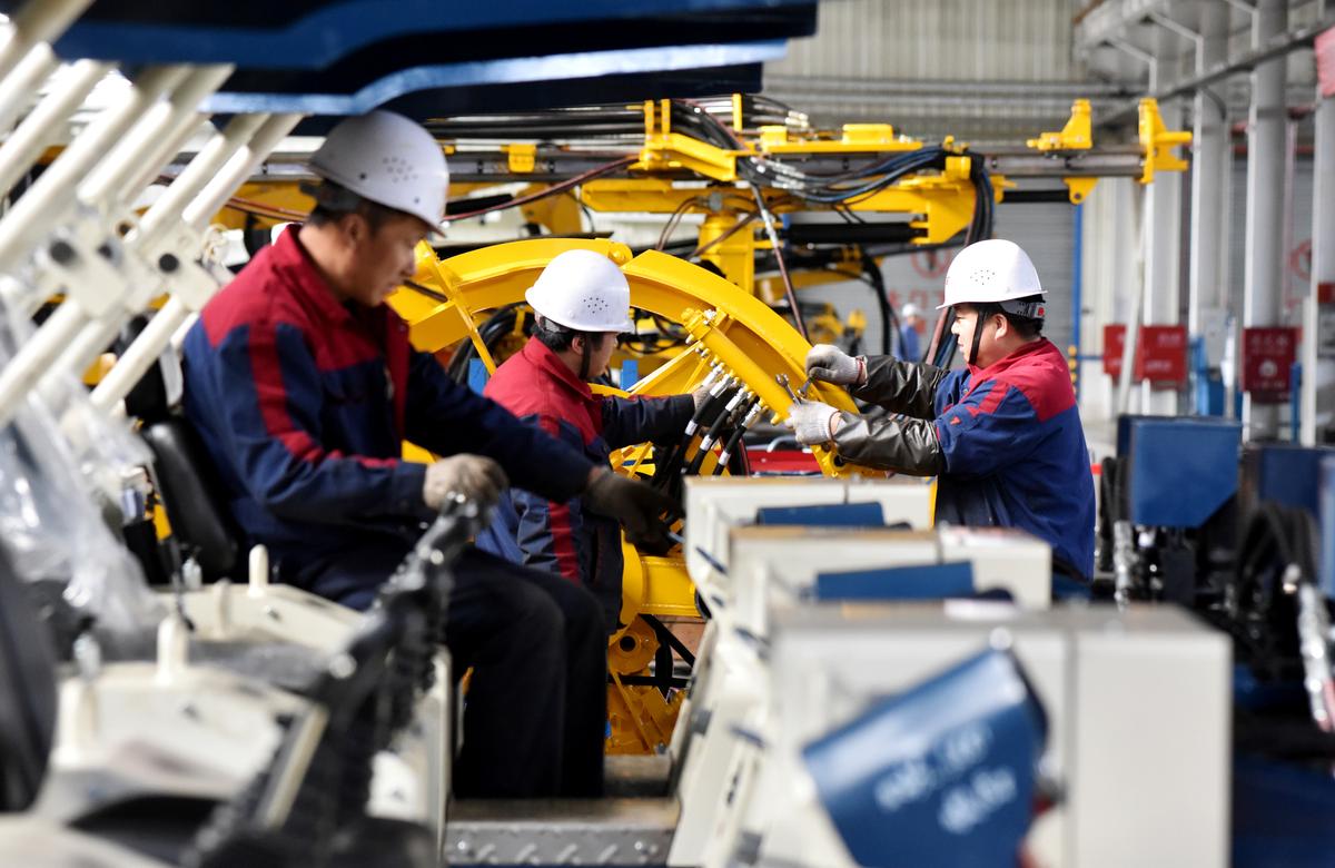 China Industrial Output Growth Falls to 17-Year Low
