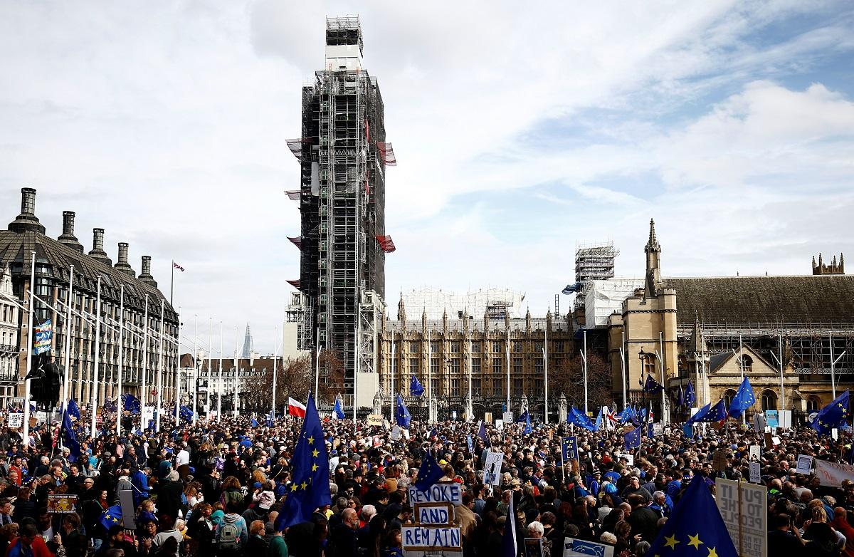 Hundreds of Thousands March in London to Demand New Brexit Referendum