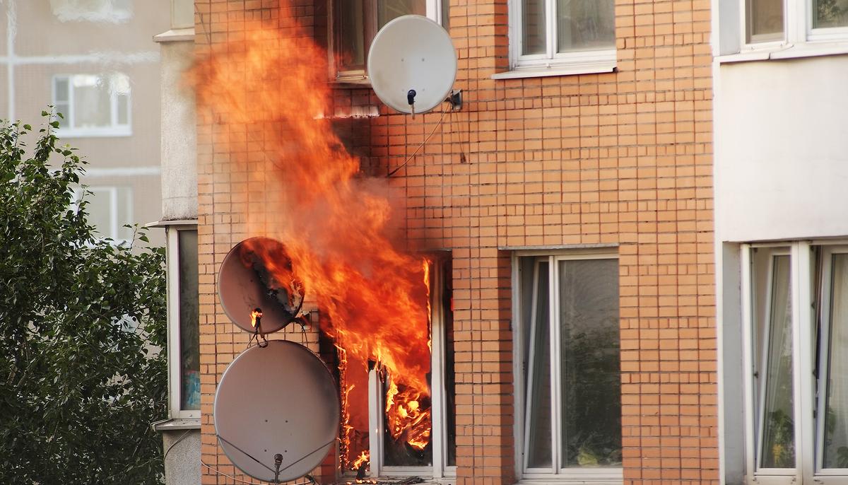 Mom Tosses 3 Kids From 3rd Story of Burning Apartment As Cops Catch Each of Them