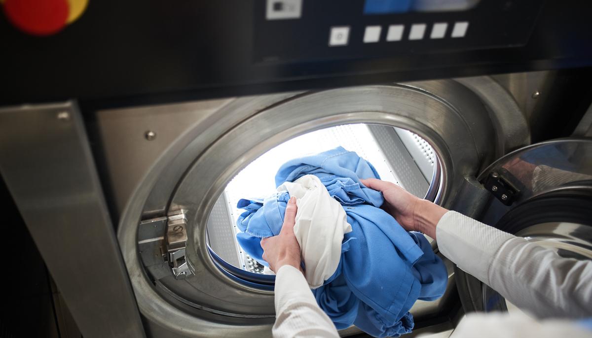 Hospital Staff Returns $9,100 Found in Laundry Machine to Patient: ‘It Wasn’t Mine’