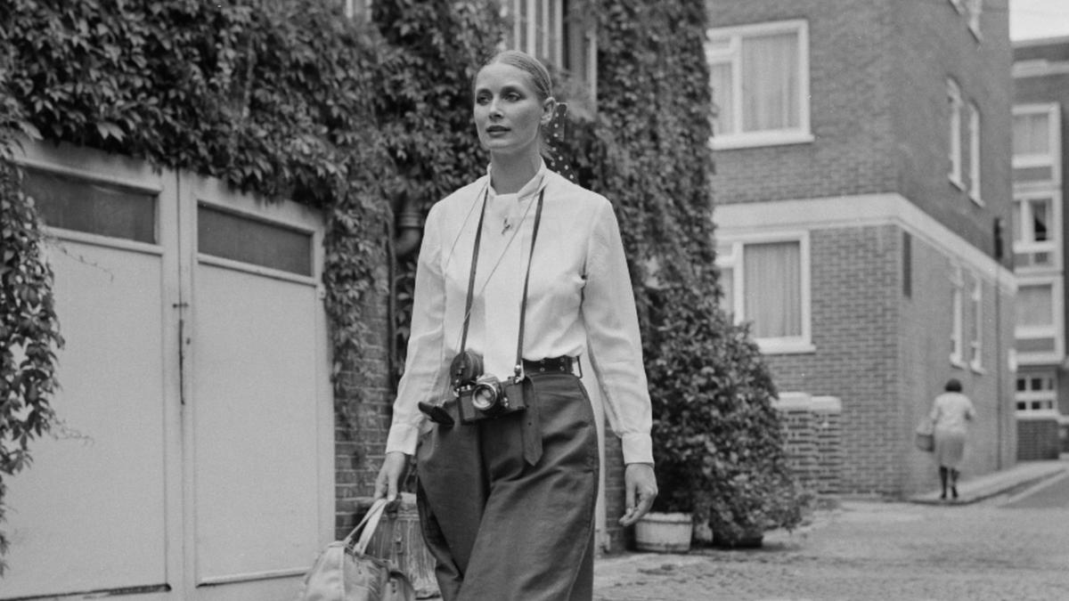 Tania Mallet, Bond Girl in ‘Goldfinger,’ Dies Aged 77