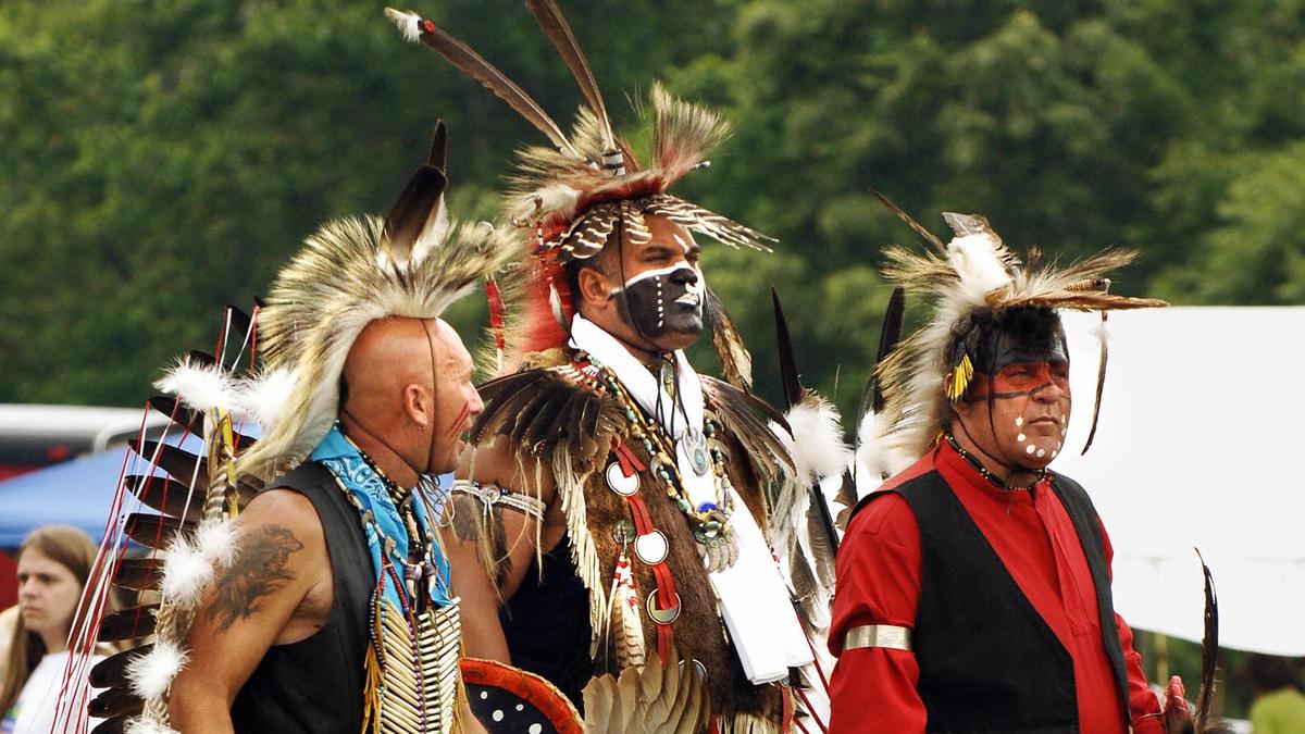 California Teacher Placed on Administrative Leave After Video Emerges of Her Wearing Faux Native American Headdress and Dancing in Class