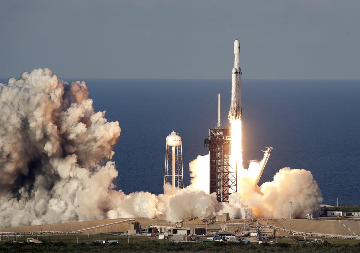 SpaceX Launches Mega Rocket, Lands All 3 Boosters