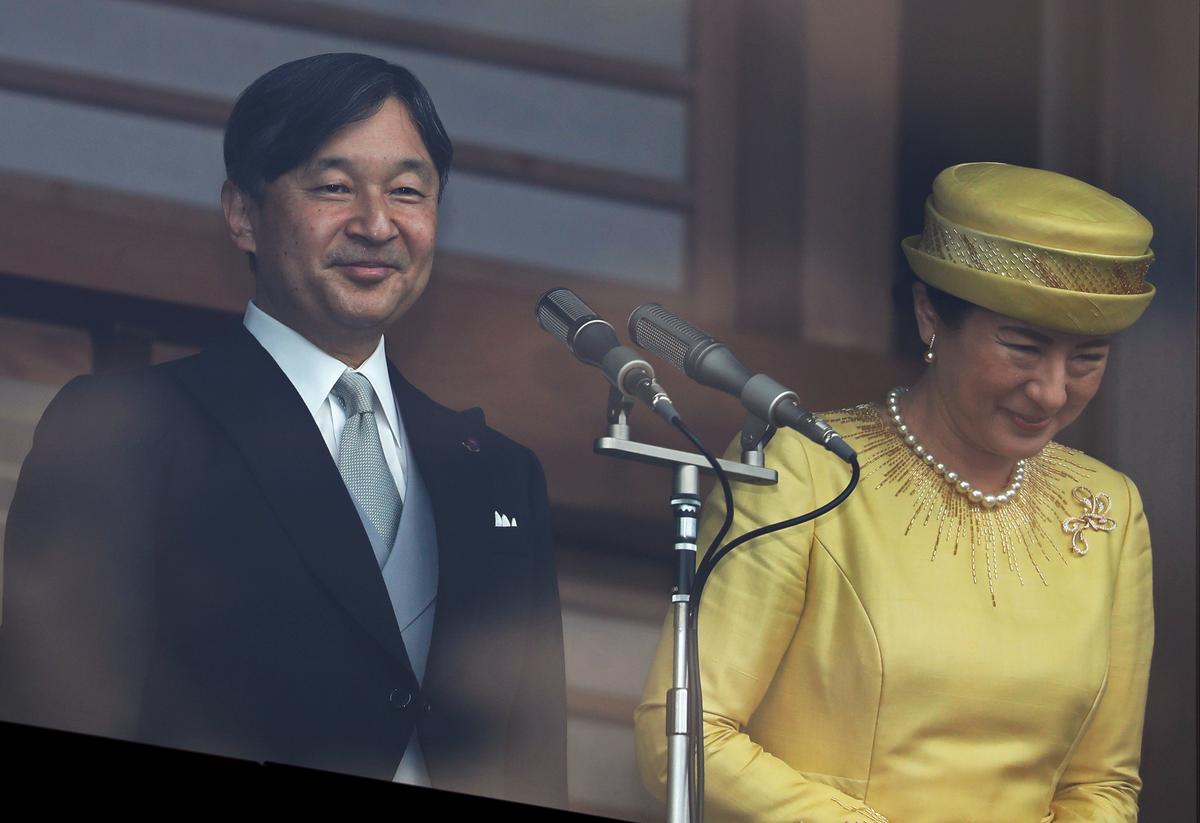 Cheers and Screams as New Japanese Monarch Greets the People for the First Time