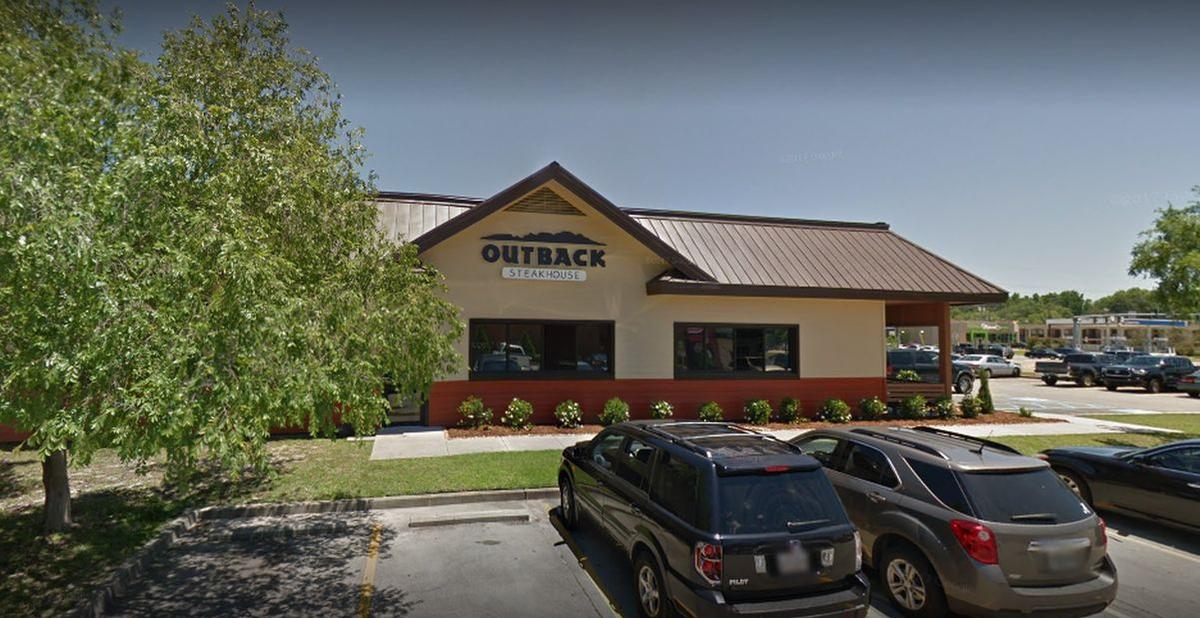 Women Pick up Police Tab at Outback Restaurant, Don’t Want the Attention