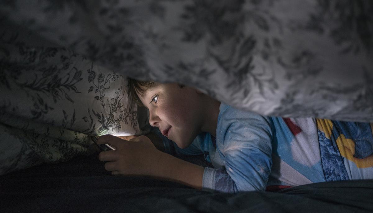 Principal Reads Bedtime Stories Via Facebook Live — Her Reason Is Changing the Students