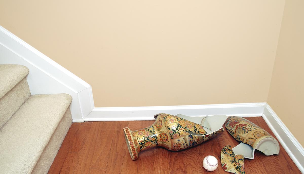Daughter Accidentally Breaks Chinese Vase, Discovers Dad’s Secret Stash–Then He Fesses Up