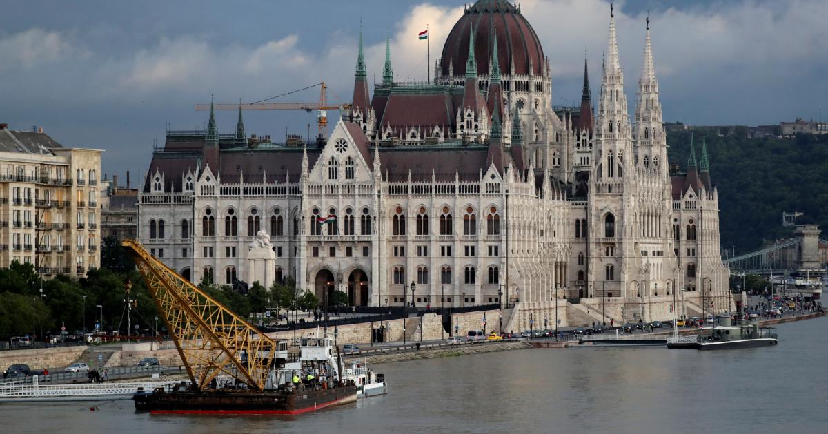 Seven South Koreans Dead, Hope Dims for Missing in Budapest Boat Disaster