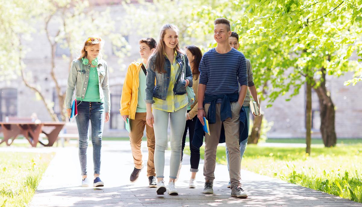 Teens Refuse to Pull Up Saggy Pants, So Deputy Teaches Them Strong Lesson in Respect