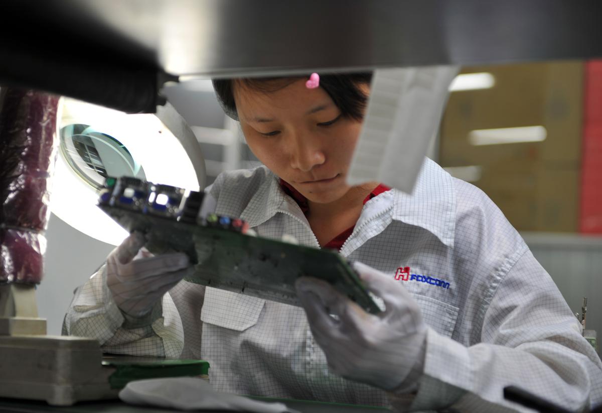 Foxconn Reportedly Halts Some Production Lines for Huawei Phones After Reduced Demand