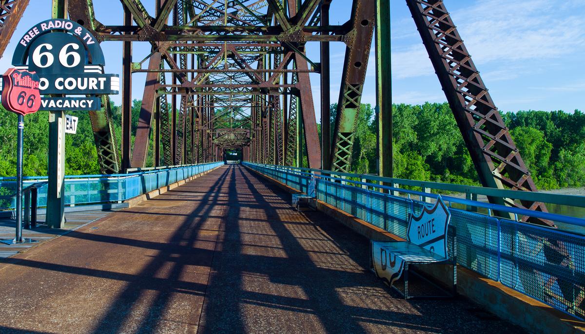 Driver Tries to Jump Off Bridge During Police Chase, Leaves Behind His Prosthetic Leg