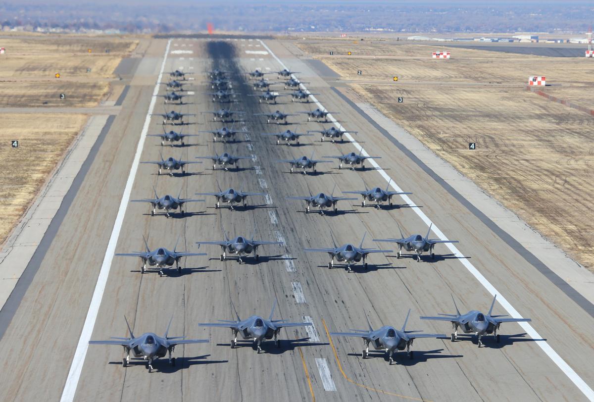 US Begins Simulation Exercises to Train Pilots to Fight China’s J-20