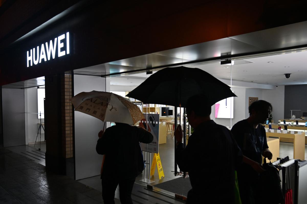 Chinese Detained for ‘Spreading Online Rumors’ About Huawei